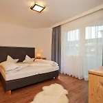 Alpendiamond Ski In & Bike Out Apartments Top 200, 400 & Penthouse 600 Apartment *