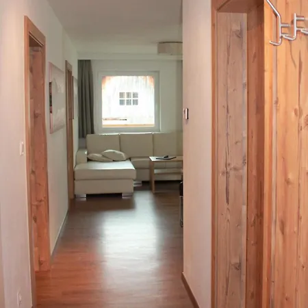 Alpendiamond Ski In & Bike Out Apartments Top 200, 400 & Penthouse 600 *