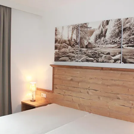 Alpendiamond Ski In & Bike Out Apartments Top 200, 400 & Penthouse 600 Apartment