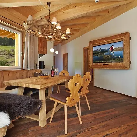 Alpendiamond Ski In & Bike Out Apartments Top 200, 400 & Penthouse 600 *