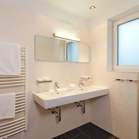 Alpendiamond Ski In & Bike Out Apartments Top 200, 400 & Penthouse 600