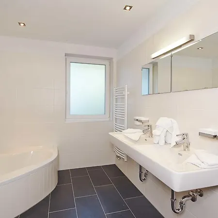 Alpendiamond Ski In & Bike Out Apartments Top 200, 400 & Penthouse 600 Apartment