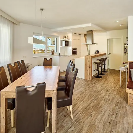 Alpendiamond In & Bike Out 200, 400 & Penthouse 600 דירה *