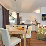 Alpendiamond In & Bike Out 200, 400 & Penthouse 600 アパート ゼルデン