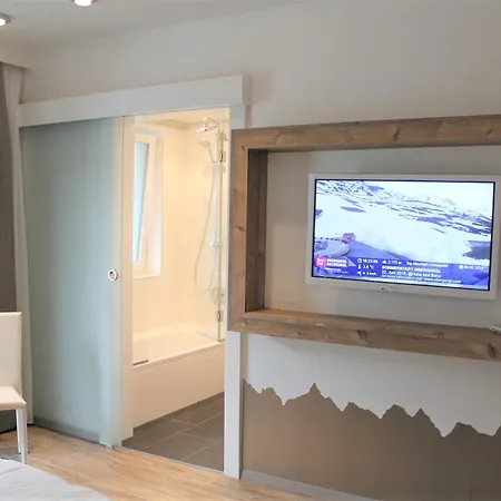 Alpendiamond In & Bike Out 200, 400 & Penthouse 600 Apartament